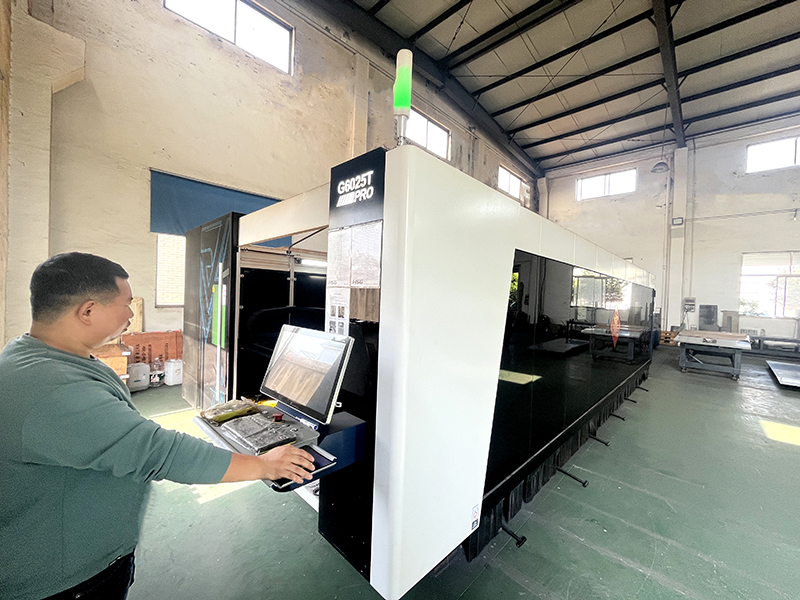 12000W激光切割机 (1).JPG